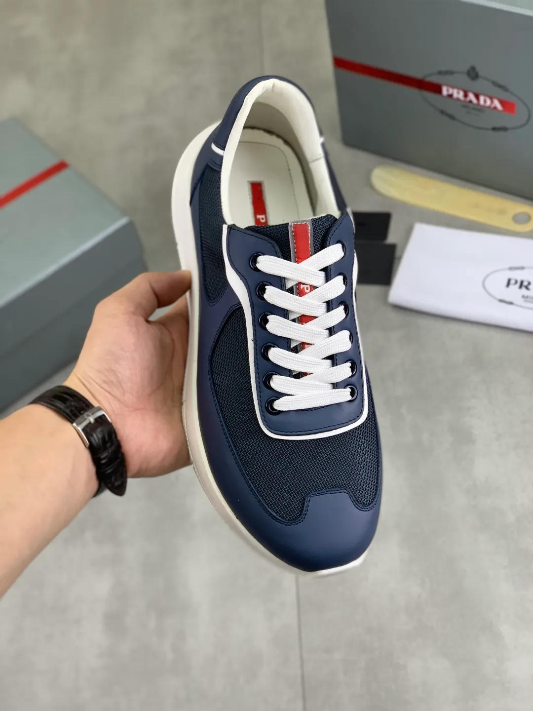 Men's men's shoes💰P600💰【New style】Top quality, classic popular models on the official website, timeless for a century,🆘 The trendy brand (Prada) mainly promotes popular models, avant-garde and versatile fashionable men's shoes, private version molding, cowhide surface splicing 1:1 oil edge processing... fashionable and simple, original imported cowhide interior cowhide feet; the atmosphere and personality are more fashionable, eye-catching and pursuing class. It will subvert old ideas and be a must-have for fashionistas who want to spend time with you! Must keep it! High-end comfort, high-end quality workmanship. Size: 38-44 4️⃣ colors available. full package